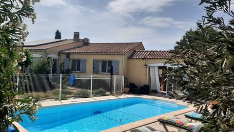 Village with all shops, bar, school, close to Le Somail, 40 minutes from Beziers, 20 minutes from Narbonne. Pretty spacious and single storey villa (2004) with 139 m2 of living space including 4 bedrooms and 2 bathrooms, plus a summer lounge of 16 m2...