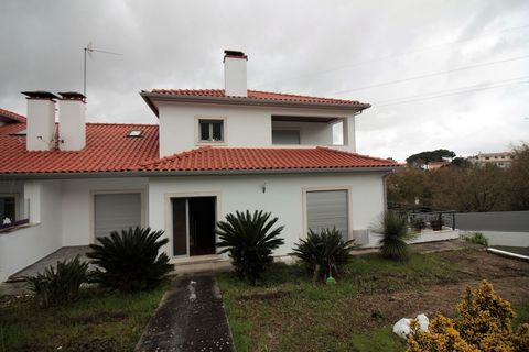 Semi-detached house just a few minutes from the center of Leiria, with kitchen with good areas and equipped with new appliances, 2 bedrooms on the ground floor, bathroom, living room with fireplace, terrace with barbecue. On the first floor we have a...