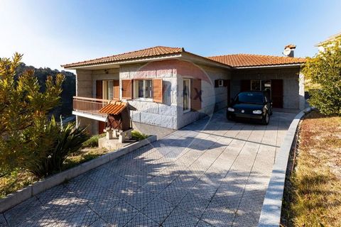 3 BEDROOM DETACHED VILLA WITH LAND OF 3900 M2 WITH UNOBSTRUCTED VIEWS LOCATED IN RESENDE-BAIÃO   House sold fully furnished and equipped, ready to move in.   House consisting of: Entrance hall; Kitchen furnished and equipped with fridge, dishwasher, ...