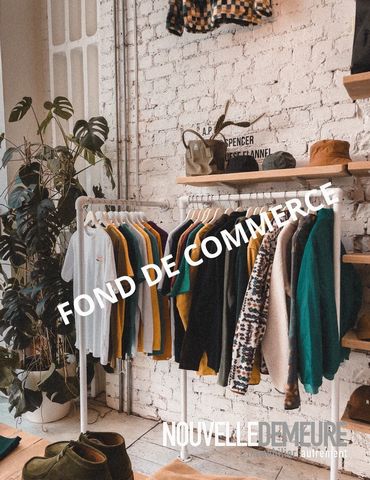 In the heart of the city of Cancale, in a busy street, business of a ready-to-wear shop. This shop offers collections of iconic clothing, a must for tourists and locals alike. This business has a commercial area of 25m2 and storage space in the inner...