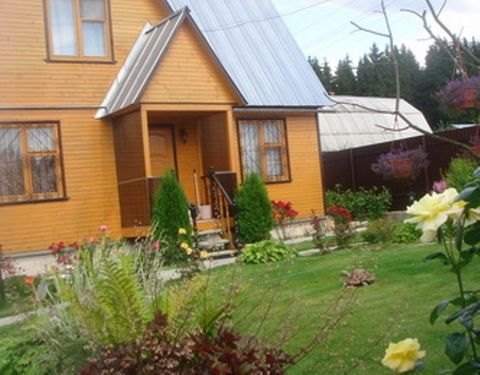 We offer to rent 2-level wooden house with total area of ​​100 sq.m. Cottage for rent on the day, weekends and holidays. On the ground floor of the cottage is the living room area of ​​20 m2, kitchen -dining area of ​​17 m2, has all appliances, bathr...