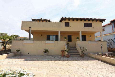 If you are looking for peace and tranquillity, you have clicked on the right property! A charming villa not far from Marina di Ragusa which lacks nothing, starting from tranquillity, silence, light and greenery but from where in a few minutes by car ...