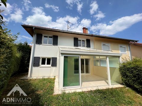 TO VISIT QUICKLY The ADN Immo agency offers you this pretty semi-detached house of 90 m2 in the town of Collonges. Recently built, it includes a beautiful bright living space with veranda, a fully equipped kitchen, 3 bedrooms with fitted wardrobes, 1...