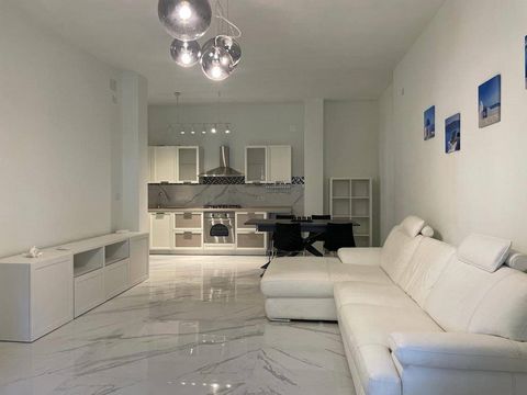 Don't miss this opportunity! Apartment like new! Tarquinia Lido: A stone's throw from the seafront we offer an elegant apartment with independent entrance and garden. Located on the first floor, it covers an area of 85 square meters and consists of: ...