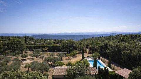 This vast property spreading over 1.6 hectares of land consists of a main house, a guest/caretaker house and a another guest house adjoining the large swimming pool. Set on 1.6 hectares of land in perfect peace and quiet this is the ideal getaway to ...