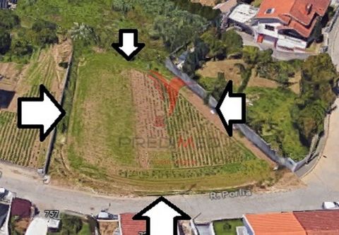 Terreno com muitas qualidades, para construção de moradia em Grijó. Área: 1.182 m2 Frente do terreno com 40 m2 Preço: 80.000€