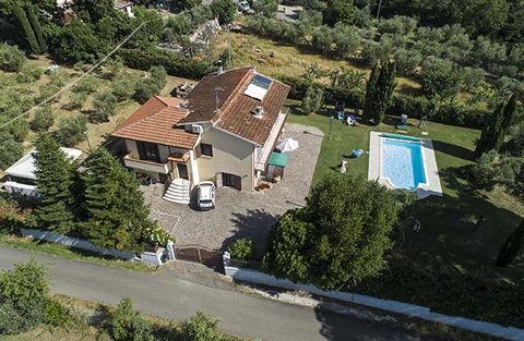 Introduction Nestled in an enviable location just a short distance from Arezzo, this villa encapsulates elegance and comfort throughout. With a total area of approximately 260 square meters across two levels, the property offers spacious living space...