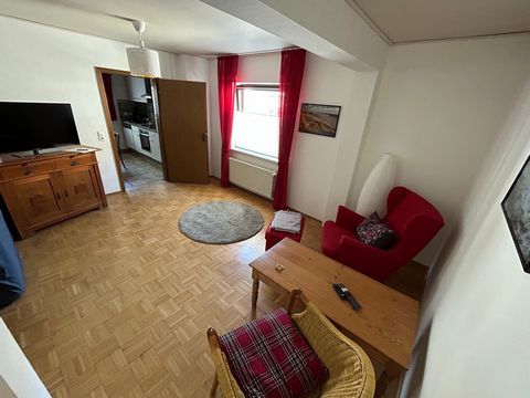 Our spacious ground floor flat in quiet location in Andernach has 2 bedrooms, living room, kitchen with dining area, bathroom and an additional toilet. The courtyard offers space for table and chairs.