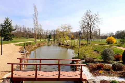 Réf 67182LL: Come and discover this exceptional property in the heart of the Dombes, close to the village of Châtillon sur Chalaronne and all its amenities. This former mill was completely renovated 9 years ago. You'll love the quality fixtures and f...