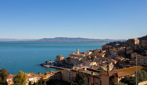 Porto Santo Stefano, Via Panoramica Inside a building of a few units, with independent entrance, we offer a penthouse with attic The large apartment has an amazing sea view that makes the opportunity unique. In fact, the view is open both on the town...