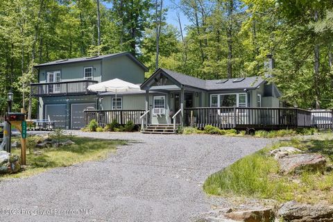 Nestled on almost 1.5 acres of privacy and nature in the 5 star recreational community of Arrowhead Lake! The rare oversized lot is almost as exceptional as the stylish, newly refurbished home that sits upon it! This listing is sure to be a pleaser a...