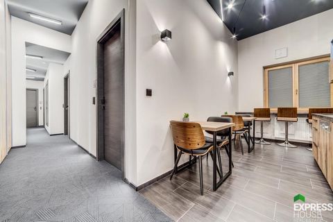 Dobra inwestycja - Lokale na Sprzedaż w Centrum Białegostoku Wysoki Standard i Funkcjonalność Z przyjemnością prezentujemy przestronny lokal o powierzchni 183 m2, położony na pierwszym piętrze nowoczesnego pięciopiętrowego apartamentowca w Białegosto...