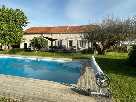 Beautiful, tastefully-renovated country house combining charm and comfort, situated in a peaceful setting. On the ground floor, this house offers spacious living with a large double aspect kitchen-dining room and a bright lounge of almost 25m². This ...