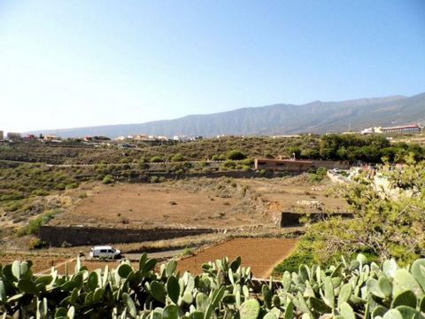 Rustic finca of 23.852 m2 in a rural area near Candelaria with approximately 50% of its area covered and the rest in wasteland with possibilities of adaptation for agricultural use. The fanned part is in the highest part of the farm and the rest of t...
