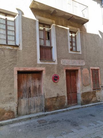 In the main street of belvedere, on the ground floor and 1st floor, your agency presents you exclusively this real estate complex with a total area of 81 m2, composed: - a commercial premises and an adjacent cellar, with a total area of 39 m2, access...
