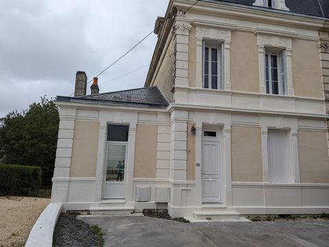 In the town of Ruelle-Sur-Touvre, become a real estate owner with this T7 type villa. Offering 210m2, Beautiful living space of 42 m2 with open kitchen, living room, 5 bedrooms. Practically, a bathroom and 2 bathrooms provide additional comfort. This...