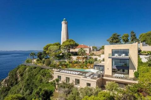 Discover a truly exceptional property nestled in a one-of-a-kind location, just moments away from the renowned Grand Hotel 4 Seasons and the iconic Saint Jean Cap Ferrat lighthouse. This exquisite villa represents the pinnacle of contemporary luxury ...