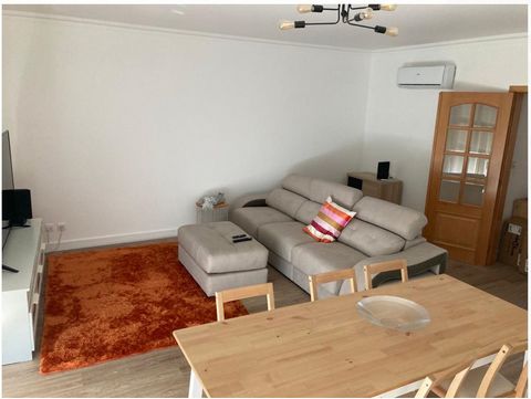 Comfortable and sunny 3 bedroom apartment, with easy and free parking nearby. Fully equipped with everything you need for a pleasant stay. Road access to Lisbon via A1 or IC2 (25 minutes to Expo Oriente or Campo Grande) Ideal for family tourism, busi...
