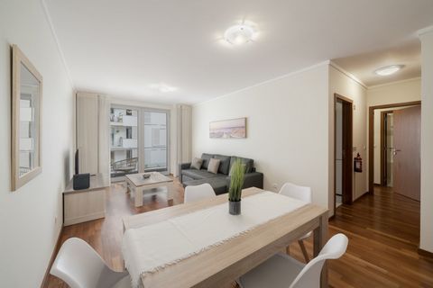 New apartment, with modern and simple decoration, situated on the ground floor of a building located a few minutes walk from the centre of Santa Cruz, calm and quiet area. This is a 2 bedroom property, which has a bedroom with double bed and private ...