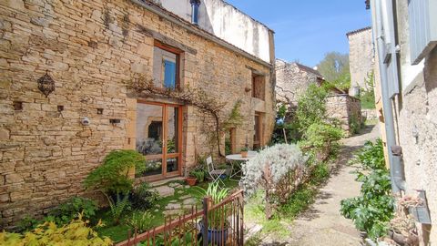 Located in a pretty village in the Lot, set of 2 charming stone houses on either side of a small alley, with a small garden of 20 m2. Located about 10 km from Prayssac Main house 73.5 m2 approximately: entrance into a living room with kitchen area of...