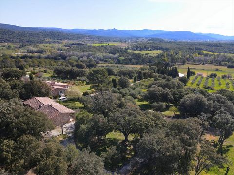 Have you ever imagined your life in an exceptional property in Provence? We offer you the opportunity to make your dream come true! Welcome to the heart of 50Ha of calm, olive trees, tranquility and Provence... Composed of a main bastide of 388 m2, 4...