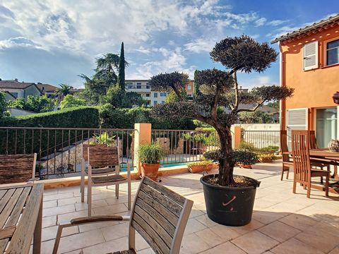 Exceptional mansion in the heart of the village of Valbonne of approx. 807 m2, beautiful pool area sheltered from view set on plot of 836 m2, a rare opportunity in such a sought after neighbourhood. Inside this elegant vast property are several loung...