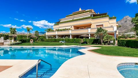 APARTMENT FOR SALE IN LA QUINTA DEL VIRREY, MARBELLA GOLDEN MILE This gated complex of only 20 flats is situated approximately 1 km from the beach in Marbella and offers a large swimming pool for adults plus one for children and landscaped gardens. T...