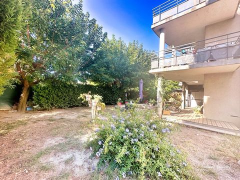 Dpt Vaucluse (84), à vendre AVIGNON appartement T3 avec jardin