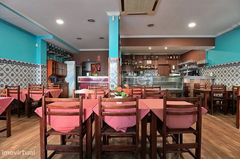 Property ID: ZMPT558002 I present you this Restaurant very well located, in the square D. João I, in the center of Caparide, ready to work, in an area of easy parking. This space of 60 m2, with 40 seats inside, fully equipped kitchen, where I highlig...