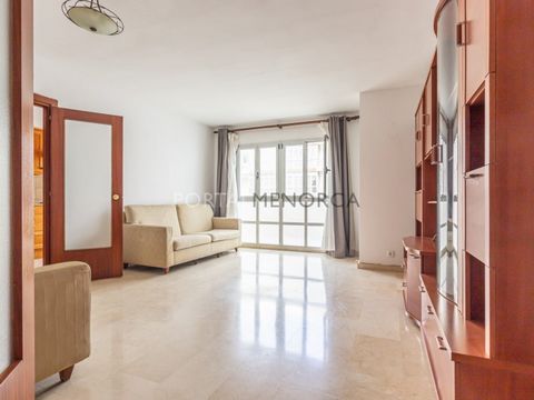 Located in the well-known area of Avda Menorca, this apartment is in perfect condition and ready to move in. Situated on the first floor of the building, which has an elevator. We enter through a hallway that leads us to the dining room, which is sen...