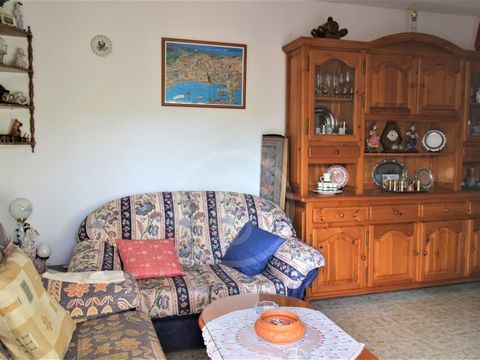 Comfortable and beautiful ground floor apartment on Avenida España, in Segur de Calafell, 15 minutes walk from the train station. The apartment is very bright, has a very good orientation and practical distribution. It is original but is in very good...