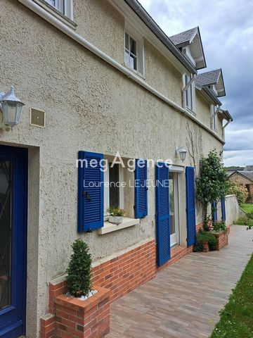 IN BEAUMONT LE ROGER (Eure) in a quiet town: pleasant HOUSE and 4 GARAGES that can be rented. The house of approximately 80m² bright, immediately habitable including: entrance/cloakroom, open fitted/equipped kitchen opening onto the dining area with ...