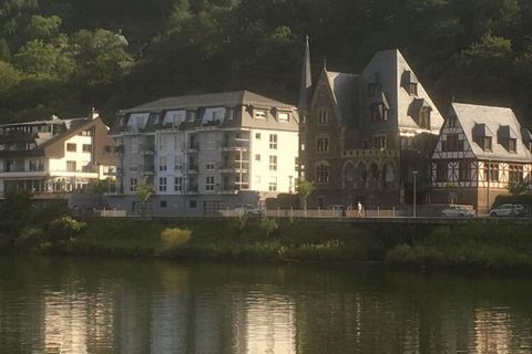 The apartment Belle Vue (beautiful view) is located directly on the Moselle banks in Cochem, with a view of the Reichsburg and almost 6 km of Moselle loop The apartment has 46m² and is located on the 1st floor. It is expanded for the highest comfort ...