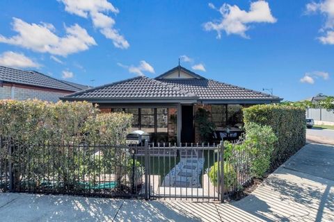 On offer here in the highly sought after, ever growing suburb of Baldivis is this stunning, modern, well maintained, beautifully designed family sized home situated on a low maintenance 367 square metre block! Built in just 2010 this property is prac...