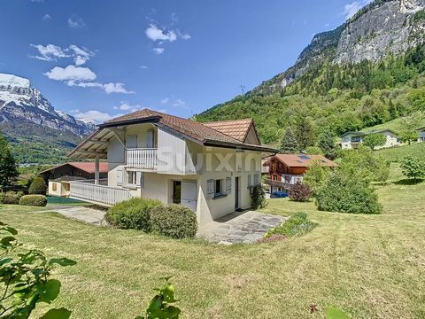 REF 68112CP: SALLANCHES: Charming house nestled in lush greenery in the heart of the southern hillside of SALLANCHES, very bright and pleasant to live in with its beautiful living room opening onto a covered terrace, its three bedrooms and its modern...
