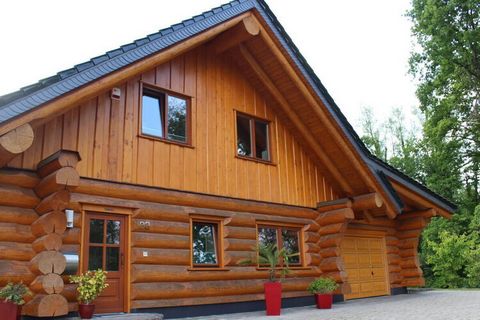 Wolnostojący, przestronny kanadyjski domek z bali w pobliżu Brüggen. Ponad 2000 m2 zlokalizowane tuż przy lesie. Dom wybudowany w 2010 roku jest w naszym posiadaniu od 2019 roku. Do budowy użyła drewna iglastego z Lasu Czarnego i Turyńskiego przez fi...