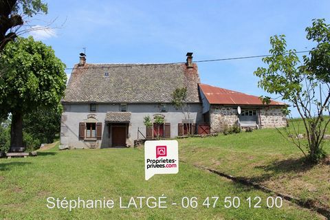 In Larodde (63) in der Nähe von Cantal (15) bietet Ihnen Stéphanie LATGÉ dieses Auvergne-Steinhaus mit einer Wohnfläche von mehr als 131 m2 und Garage an. Schieferdach in gutem Zustand. Alles auf einem Grundstück von ca. 2444 m2 mit Bäumen. Renovieru...