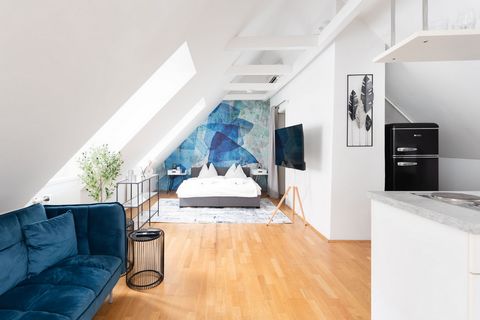 The loft's highly central location allows guests to conveniently reach restaurants, shops, and cultural attractions on foot. Equipped with high-speed internet and an uncomplicated self-check-in system, the loft offers autonomy and modern comfort. Ide...