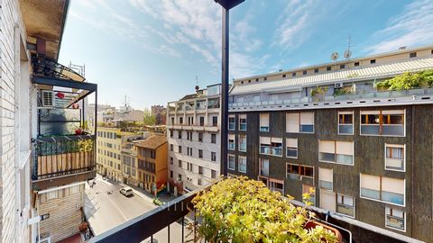 Diese elegante Wohnung zum Verkauf befindet sich in einer exklusiven Wohngegend von Mailand, in der Via Canonica 40. Die Wohnung befindet sich im fünften Stock eines eleganten historischen Gebäudes, das mit einem schönen Innenhof verschönert und mit ...