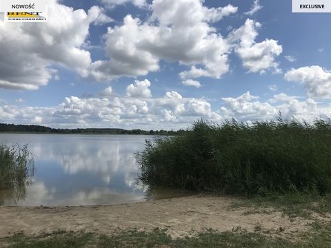 The offer for sale is an undeveloped land property located in Załęże, 56 km from Szczecin with convenient access to the S3 expressway. An interesting plot of land with the shoreline of Lake Sitno in t.zw. complex of Drawskie lakes. The village of Zał...