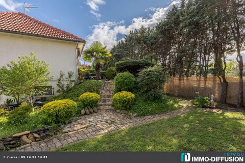 Mandate N°FRP160710 : House approximately 150 m2 including 7 room(s) - 4 bed-rooms - Garden : 741 m2, Sight : Garden. Built in 1980 - Equipement annex : Garden, Cour *, Terrace, Garage, parking, double vitrage, Fireplace, Cellar - chauffage : bois - ...