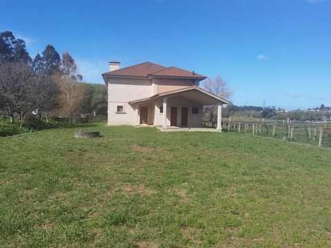 This villa is at Gondomar, Pontevedra, is in the district of Gondomar. It is a villa that has 265 m2 of which 260 m2 are useful and has 5 rooms and 3 bathrooms. Find more ...