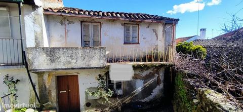 Haus in Steinband, um sich zu erholen, gemütliches Dorf Tinalhas, Castelo Branco. Die Villa hat eine Fläche von 66 m2, mit der Möglichkeit, einen 1. Stock und / oder ein Zwischengeschoss zu bauen. 18 km von Castelo Branco entfernt, befindet sich die ...