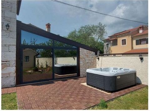 Una casa de vacaciones muy bonita con bañera de hidromasaje, en una zona tranquila y, sin embargo, muy céntrica respecto de las playas y ciudades de Pula, Fazana, Rovinj, Porec, Medulin.