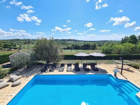 Kaiser Immobilien offers for sale an imposing villa with a panoramic view of the sea. Located in a quiet oasis of beautiful colors of nature, in complete privacy, only 15 minutes drive to the city of Poreč, this villa offers a complete pleasure of li...