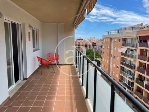 Duplex penthouse for sale of 119 m2, according to cadastre, 3 bedrooms, 2 bathrooms, living room, kitchen, 2 terraces, garage, storage room and common area with playground. Located in a highly desired area of Catarroja, next to Florida University. Th...