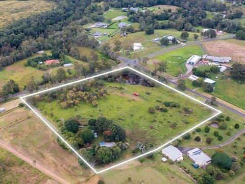 Perfectly located within 10 minutes too Morayfield shopping centre and train station as well as schools, highway access and more this property offers 10 usable acres with the convenience of being just a short drive to town! A true rare find! Boasting...