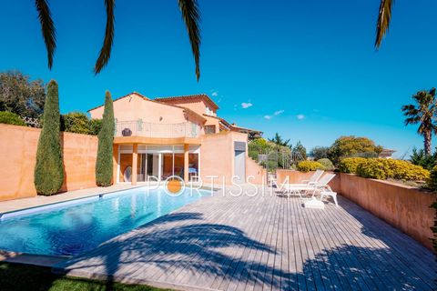 CAGNES SUR MER Hill near center Superb villa 250m² on two levels first level opening onto a very large terrace with an exceptional view from Cap d'Antibes to the airport, reception, open kitchen included, 80m² fireplace, 4 bedrooms, 3 of which are on...
