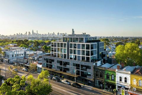 Exclusive family-sized sub-penthouse apartment with utterly breath-taking and uninterrupted, 360degree views of Melbourne. Spectacular 4-bedroom/4 ensuite/4 living space boutique residence has been custom designed to provide the ultimate inner-urban ...