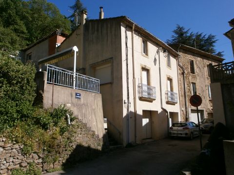 Graissessac 34260, Village des hauts cantons de l'Hérault , à saisir Grand Appartement avec Grande terrasse et Garage.Situé au premier étage d'une maison formant  deux Appartements, dans un rue calme et avec vue dominante, cette Habitation agréable, ...